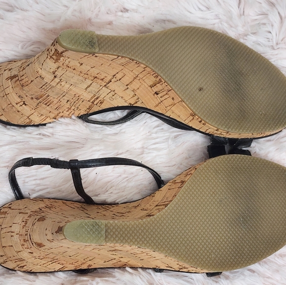 *White House Black Market Black Floral Cork Platform Wedged Sandals Size 8.5* - Picture 3 of 3